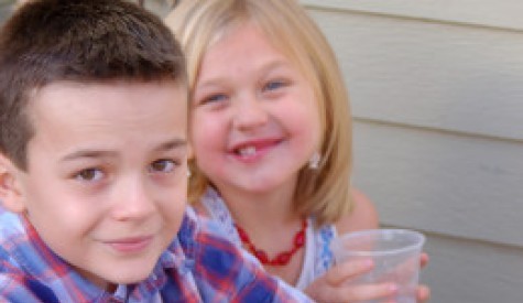 12歲男孩致信痛批羅姆尼 兩項(xiàng)民調(diào)顯示奧巴馬人氣略勝對(duì)手