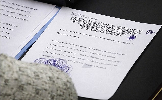 聯(lián)大會議很無聊？會場睡倒一大片希拉里亂寫亂畫