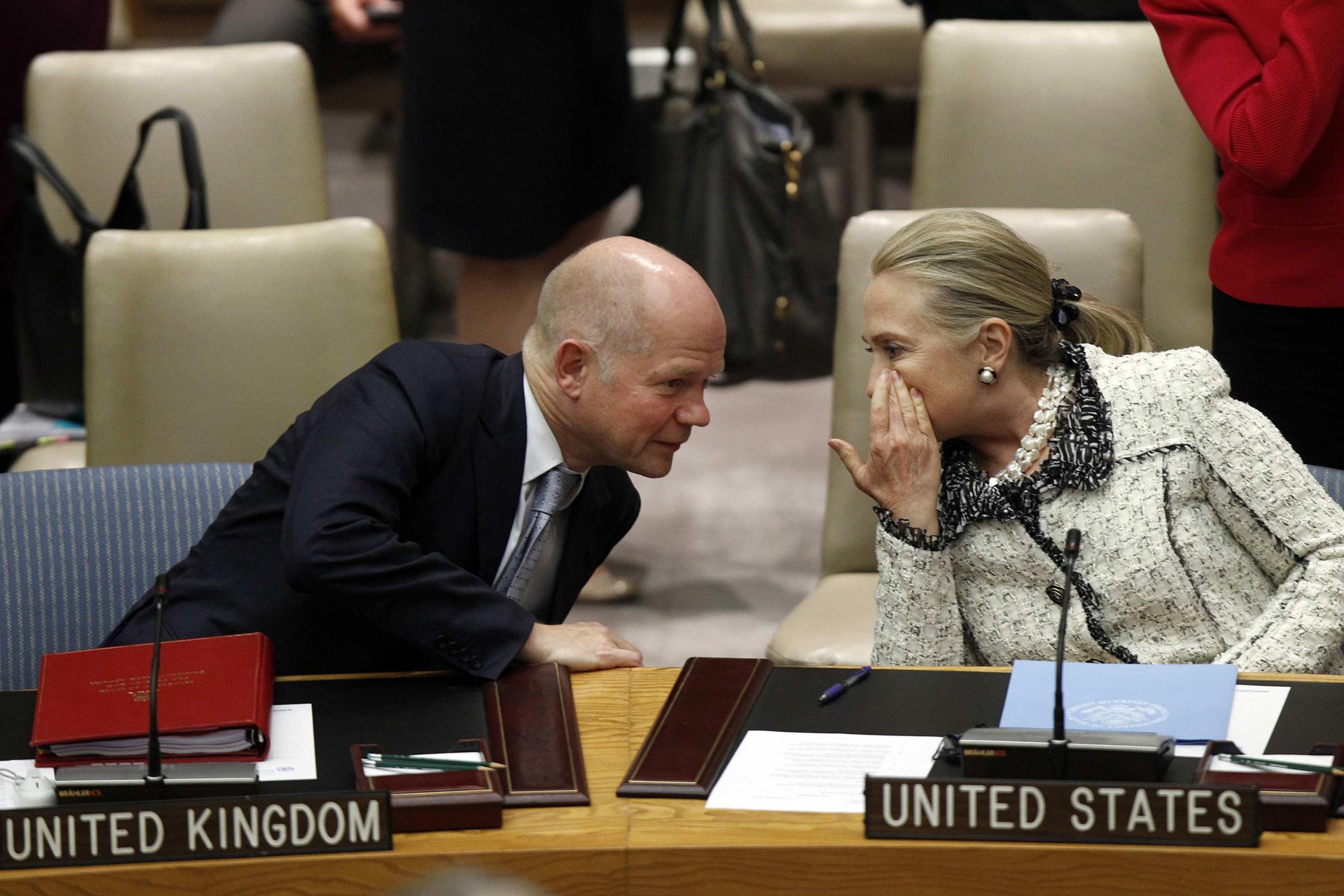 聯(lián)大會議很無聊？會場睡倒一大片希拉里亂寫亂畫