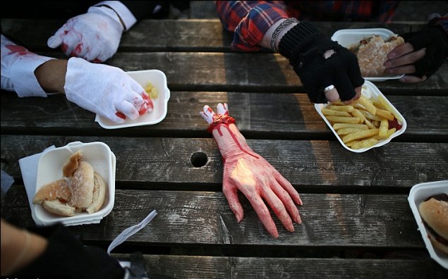 英國數(shù)千“僵尸”組團(tuán)出游 欲創(chuàng)吉尼斯世界紀(jì)錄