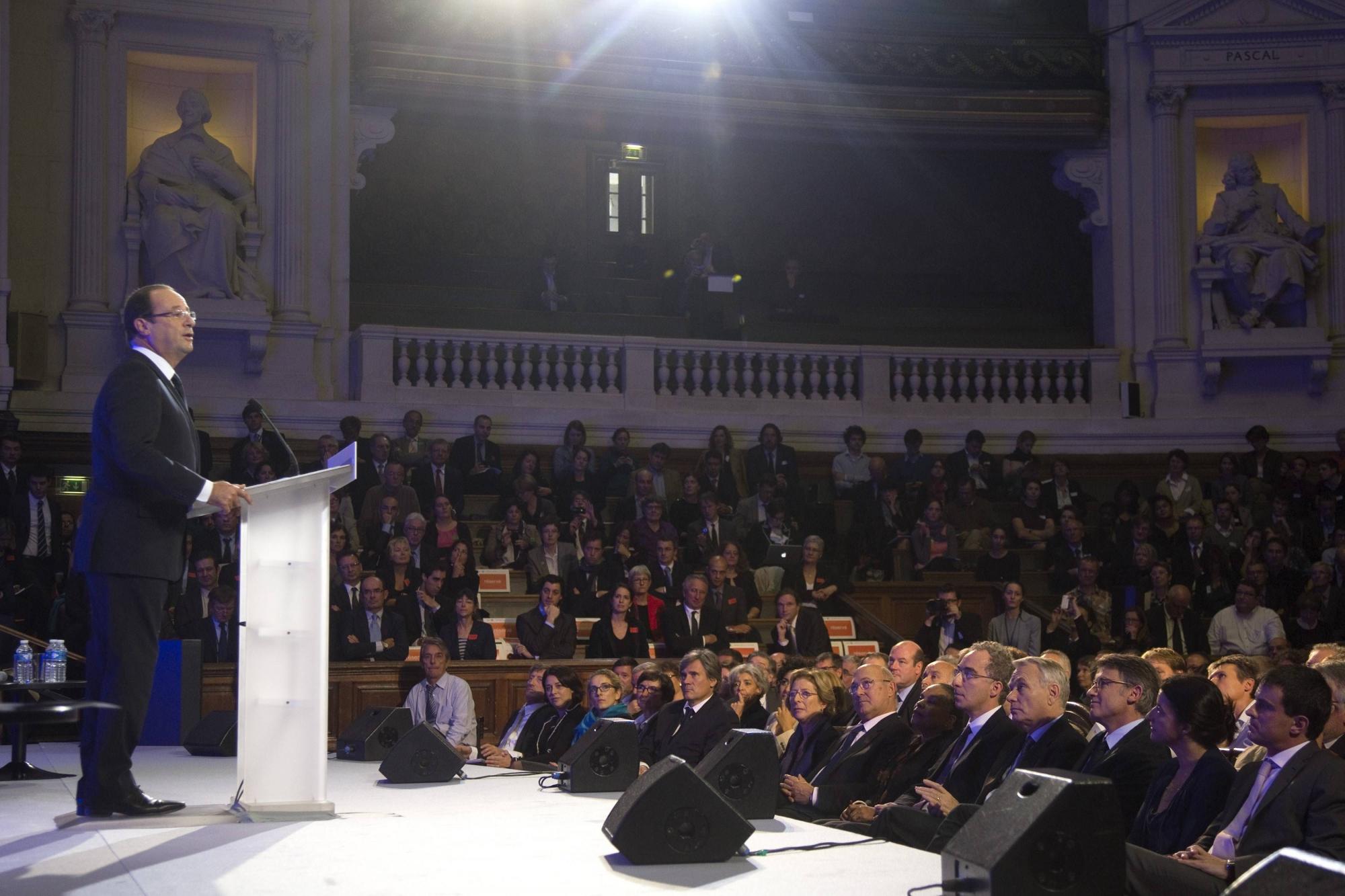 奧朗德敦促軍事干預(yù)馬里局勢 欲取消法國小學(xué)生家庭作業(yè)