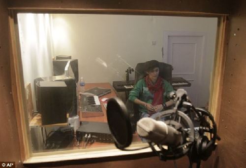 阿富汗首位女性說唱歌手發(fā)布單曲 為婦女兒童與和平歌唱