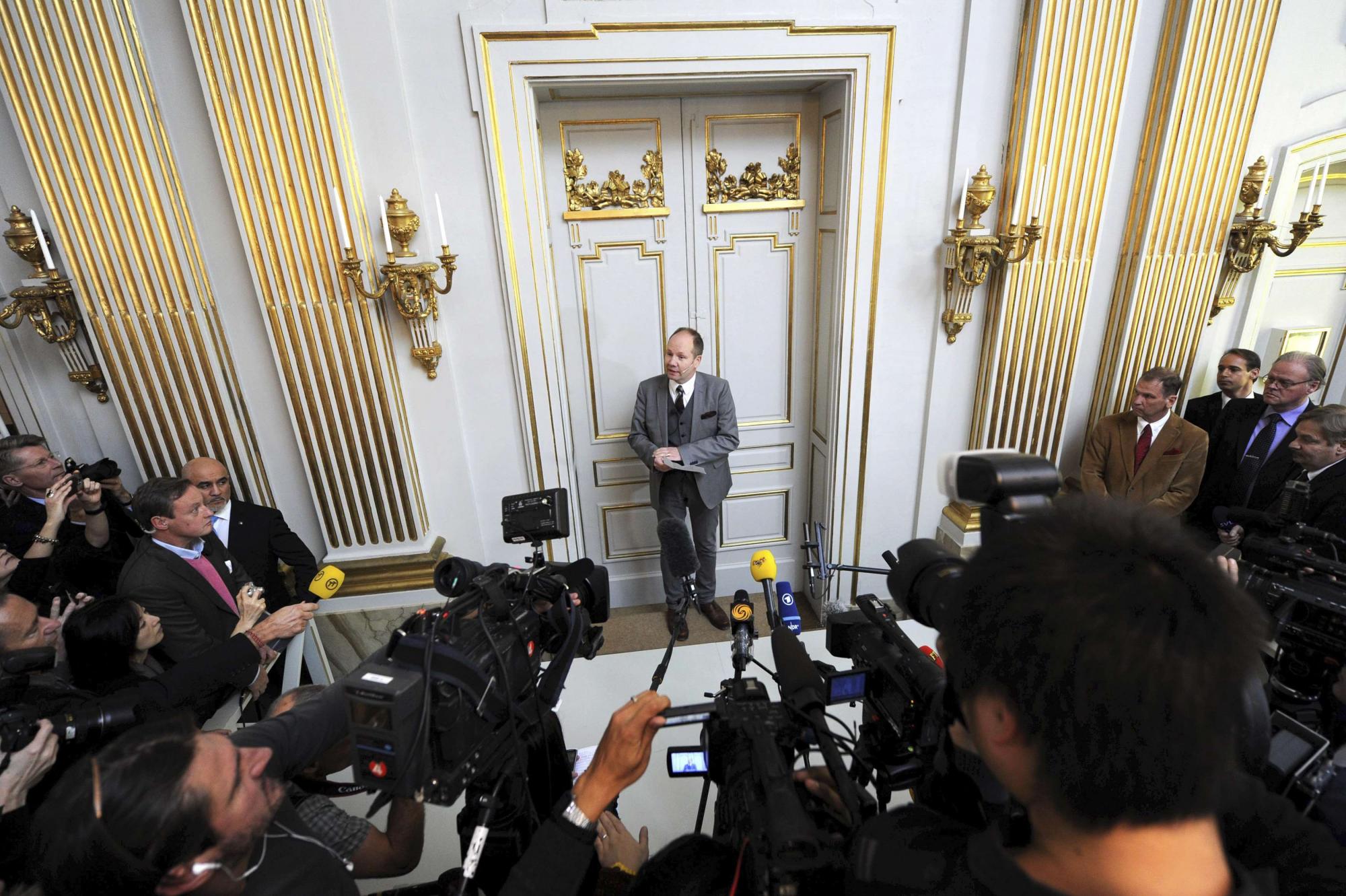 莫言摘2012諾貝爾文學(xué)獎(jiǎng) 在家中得知獲獎(jiǎng)消息“十分驚喜”