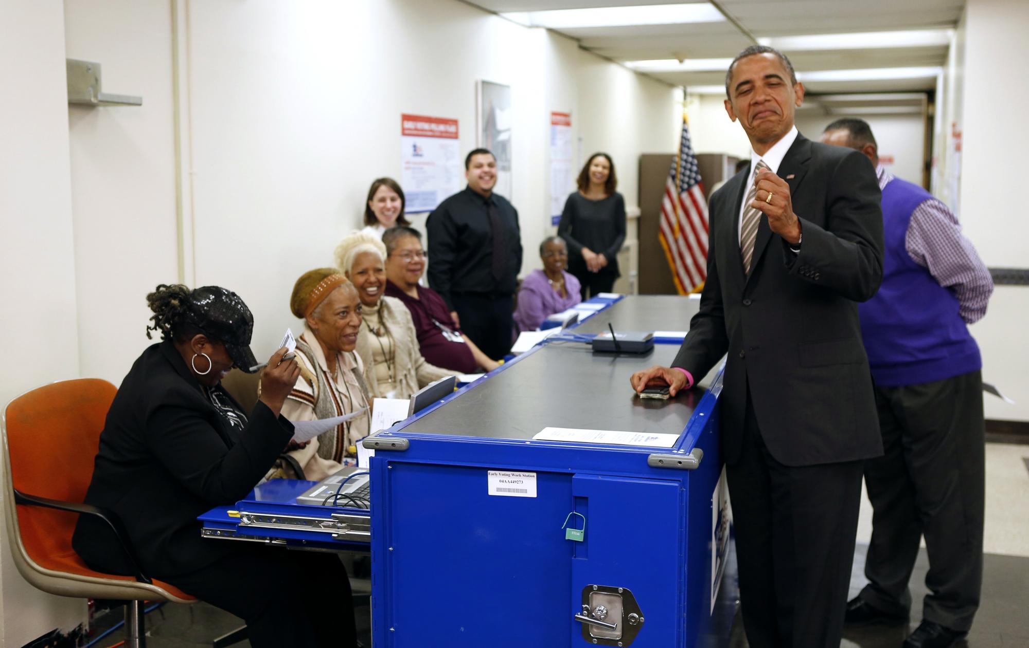 黑人前國(guó)務(wù)卿力挺黑人總統(tǒng) 奧巴馬提前投票、支持率略遜羅姆尼