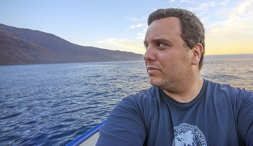 巴西攝影師親密接觸大白鯊累計24小時 從未被咬傷