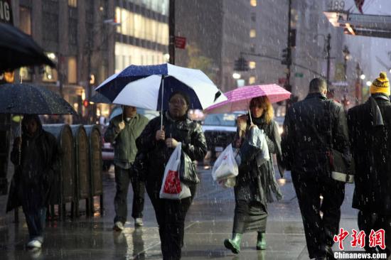 風(fēng)暴致美國(guó)颶風(fēng)災(zāi)區(qū)71萬(wàn)戶斷電 似恐怖片續(xù)集