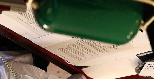 卡梅倫致電奧巴馬“偷看臺(tái)詞” 辦公室擺昂貴咖啡機(jī)