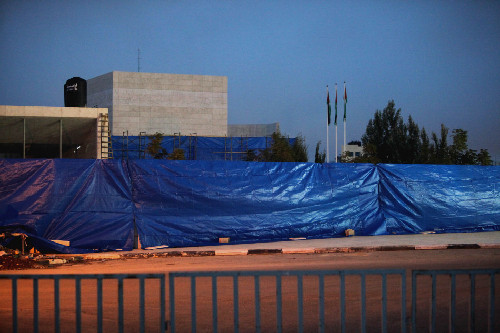 巴勒斯坦封鎖阿拉法特墓前街道準(zhǔn)備開棺驗尸