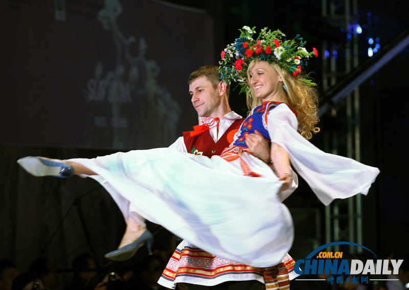 北京：駐華外交官做模特T臺走秀