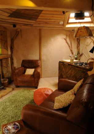 英國(guó)商人打造全英最豪華樹屋 不超200英鎊一晚