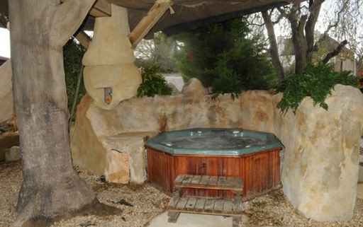 英國(guó)商人打造全英最豪華樹屋 不超200英鎊一晚