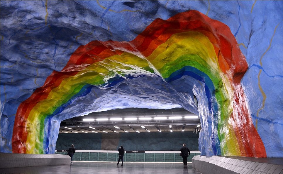 瑞典斯德哥爾摩地鐵一站一風(fēng)景 被譽世界最長的藝術(shù)長廊