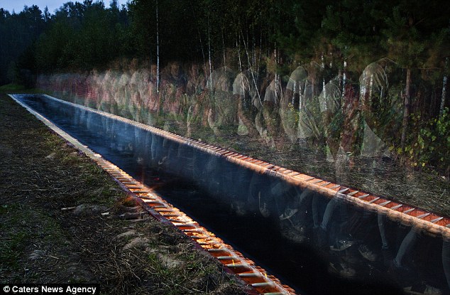 世界最長蹦床亮相俄景觀藝術節(jié) 長度超50米