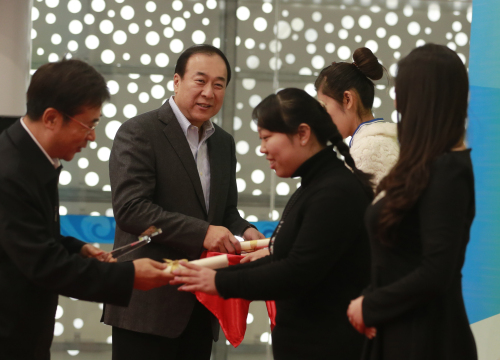 第七屆國際大學(xué)生環(huán)保漫畫•插畫大賽頒獎(jiǎng)典禮在水立方舉行