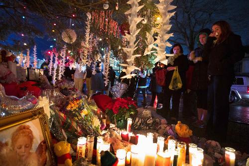 康州槍擊案之后:家長和教師呼吁加強(qiáng)校園安全