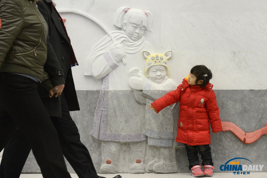 北京四條地鐵新線同時開通 居民搶先體驗