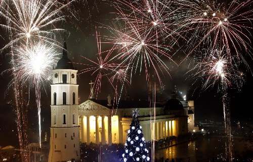 悉尼炫彩焰火、時代廣場倒計時 世界各地喜迎新年