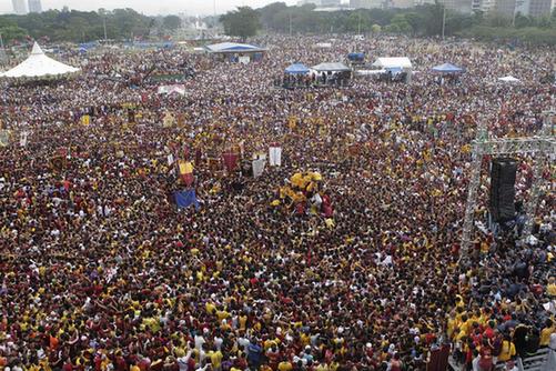 圖:菲律賓馬尼拉“黑耶穌節(jié)”盛大巡游