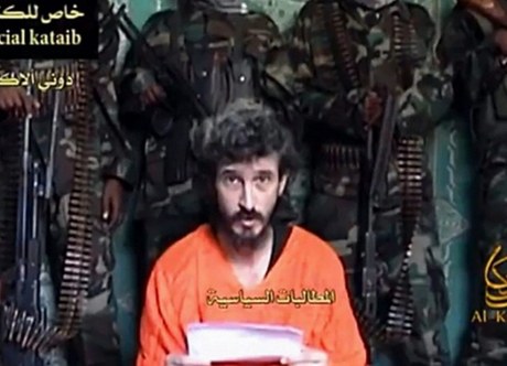 索馬里青年黨發(fā)布法國營救行動遇害士兵血腥照片