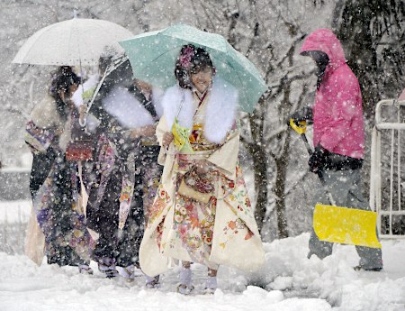 日本暴風(fēng)雪致300余人受傷 近3萬(wàn)戶(hù)家庭停電
