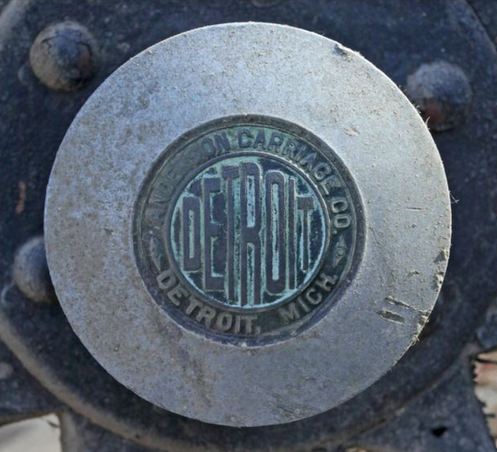 美國(guó)百年電車將拍賣 銹跡斑斑但仍能駕駛