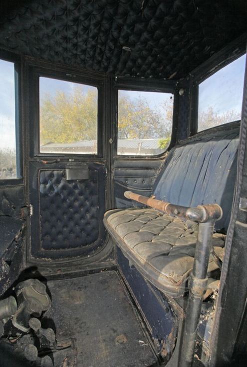 美國百年電車將拍賣 銹跡斑斑但仍能駕駛