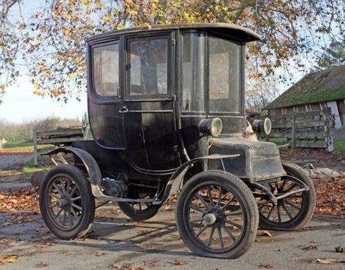 美國(guó)百年電車將拍賣 銹跡斑斑但仍能駕駛