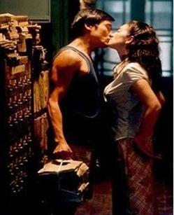 女星拍激情戲翻臉內(nèi)幕:大S床照惹怒張?zhí)m 汪小菲調(diào)停