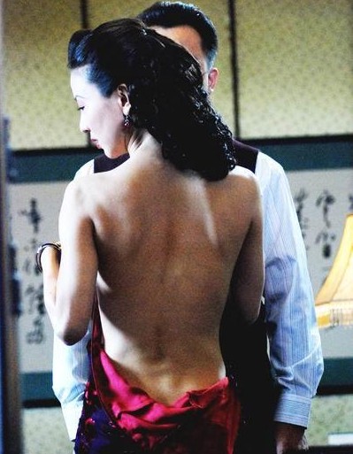 女星拍激情戲翻臉內(nèi)幕:大S床照惹怒張?zhí)m 汪小菲調(diào)停