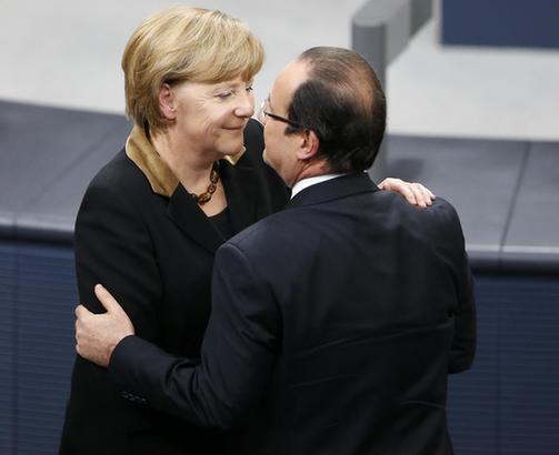 圖:德法兩國(guó)慶“金婚” 默克爾奧朗德“秀恩愛”