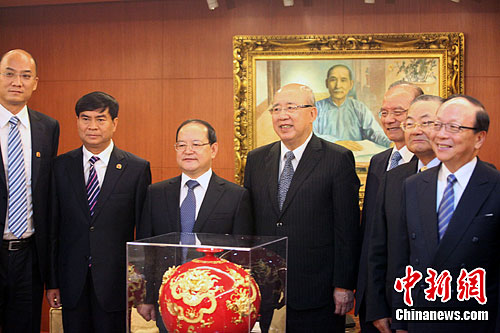 吳伯雄:兩岸都是炎黃子孫 不接觸太可惜