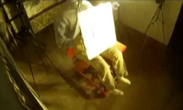 最后的“救命符”:美發(fā)明防彈黑板應(yīng)對(duì)校園槍擊案