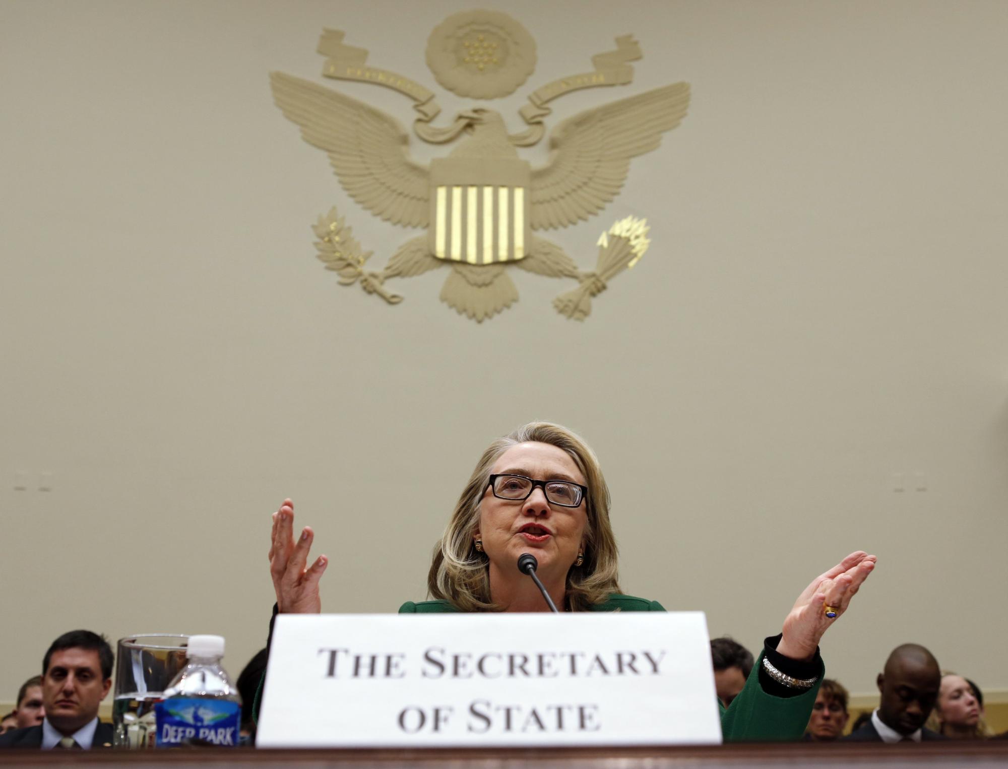 希拉里聽證會一度哽咽 稱對班加西領(lǐng)館遇襲負(fù)責(zé)