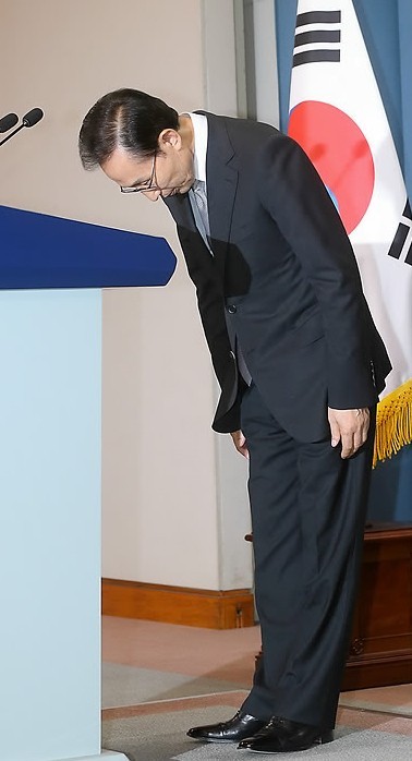 李明博強(qiáng)行特赦已判刑親信 樸槿惠公開反對(duì)