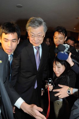 臺(tái)行政主管陳沖給子女寫家書 述家族故事