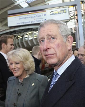 查爾斯夫婦現(xiàn)身倫敦地鐵 慶祝開通150周年