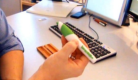 德國振動筆自動糾正字體、拼寫和語法錯誤