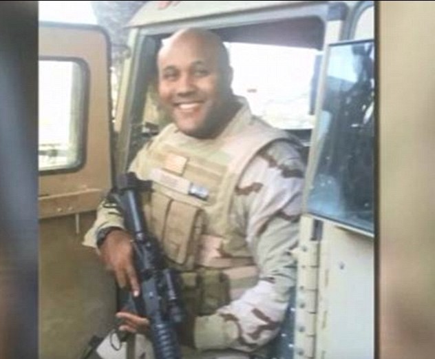 洛杉磯警方圍捕疑似殺人前警察 美“國內(nèi)恐怖分子”或已斃命