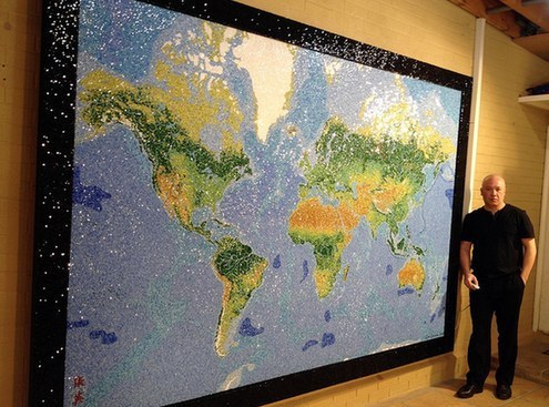 超震撼世界地圖:千余寶石和數(shù)十萬(wàn)玻璃碎片打造