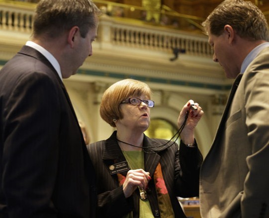 科羅拉多州眾院通過(guò)4項(xiàng)控槍提案 兩黨分歧難彌合