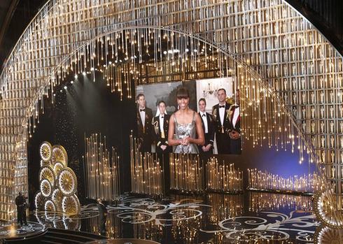 美第一夫人驚艷亮相奧斯卡頒獎(jiǎng)禮 伊朗媒體為其“添衣”