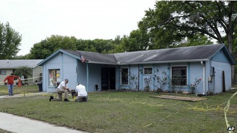 臥室突現(xiàn)大洞 美國(guó)一男子睡覺(jué)時(shí)跌入生死不明