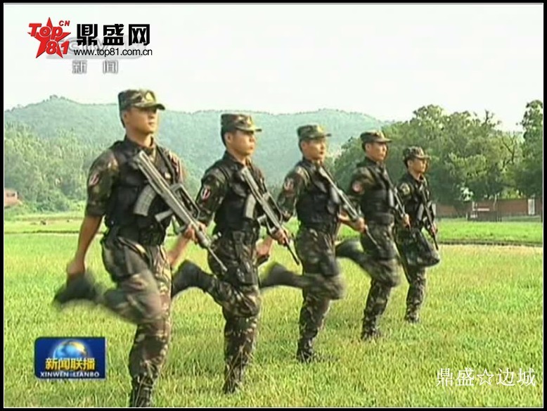 我特種兵自創(chuàng)腳跟踢槍上膛動(dòng)作 可先敵擊發(fā)