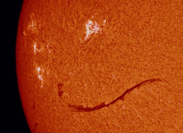 英國(guó)天文愛好者用自家望遠(yuǎn)鏡捕捉太陽(yáng)表面驚人細(xì)節(jié)