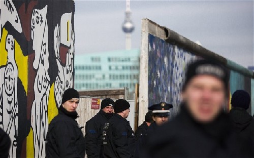 德國開發(fā)商“強(qiáng)拆”柏林墻建高樓 引發(fā)民眾抗議