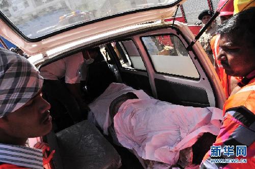 印度違章樓房坍塌致72死70傷 或已無生還者