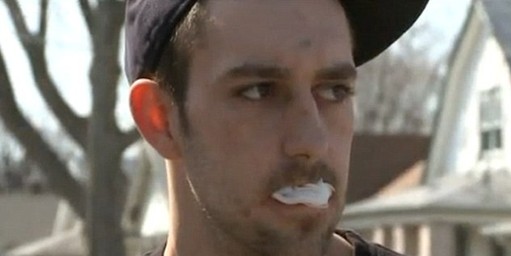 因溝通失誤 美自閉男子被醫(yī)生拔掉所有牙齒