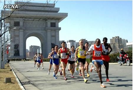 圖:朝鮮舉辦國(guó)際馬拉松比賽紀(jì)念金日成誕辰