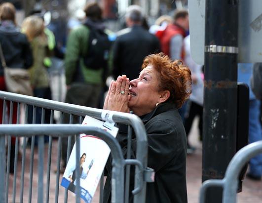 圖解波士頓馬拉松爆炸案 現(xiàn)場一片狼藉