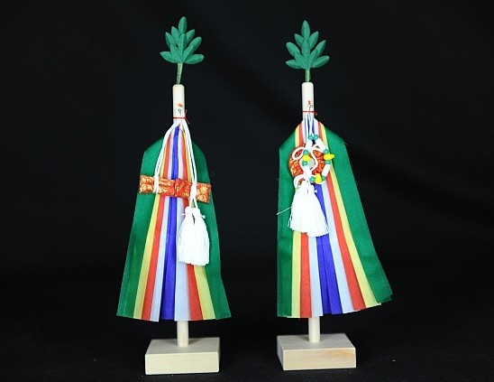 日本三名高官參拜靖國神社 首相安倍托人“納貢”